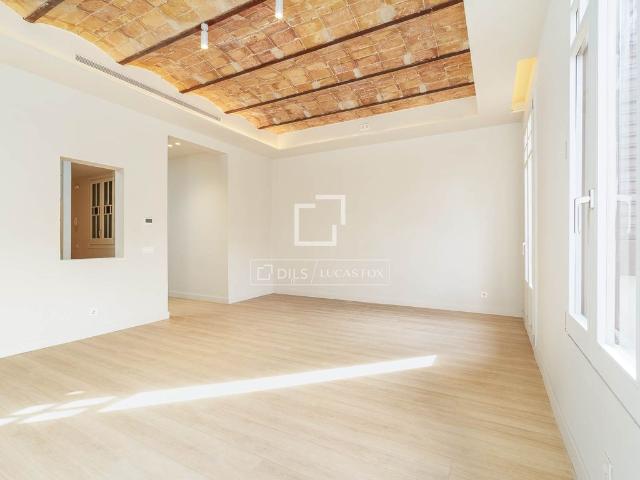 Piso de alto standing de 142 m2 en venta en Barcelona, Cataluña