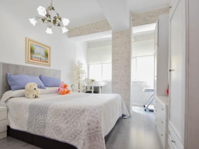 Piso de alto standing de 142 m2 en venta en Granada, España