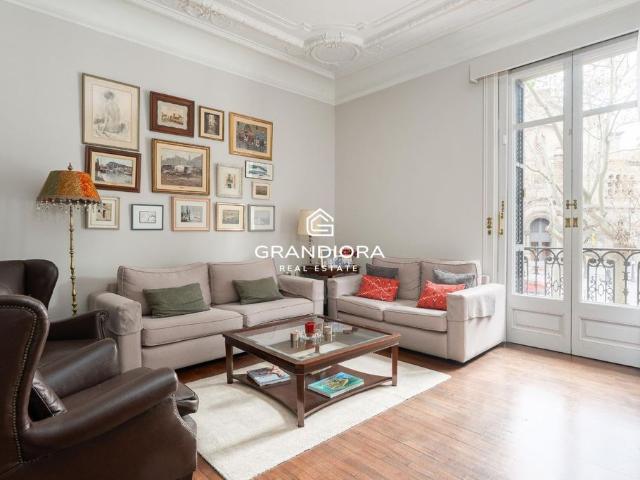 Piso de alto standing de 156 m2 en venta en Barcelona, Cataluña