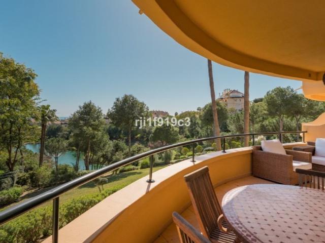 Piso de alto standing de 159 m2 en venta en Elviria, Marbella, Málaga, Andalucía