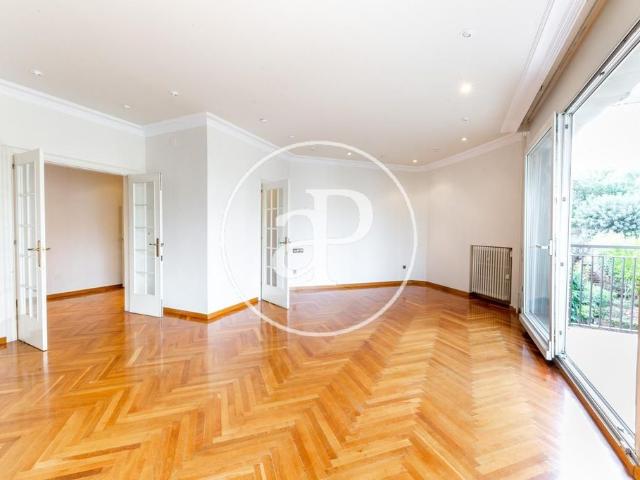 Piso de alto standing de 150 m2 en alquiler en Barcelona, España
