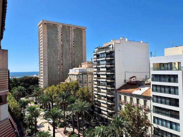 Piso de alto standing de 150 m2 en venta en Alicante, España