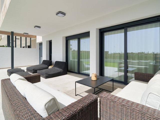 Piso de alto standing de 150 m2 en venta en Estepona, Andalucía