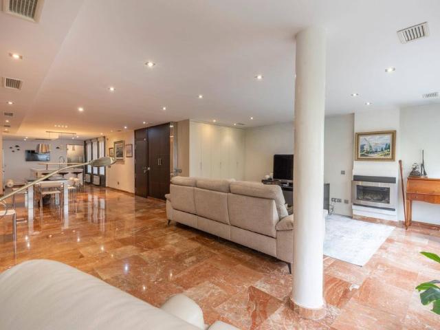 Piso de alto standing de 150 m2 en venta en Granada, España