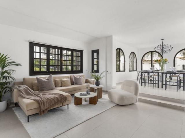 Piso de alto standing de 169 m2 en venta en Nueva Andalucia centro, Marbella, Málaga, Andalucía