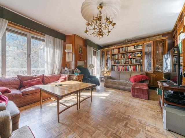 Piso de alto standing de 176 m2 en venta en Madrid, España