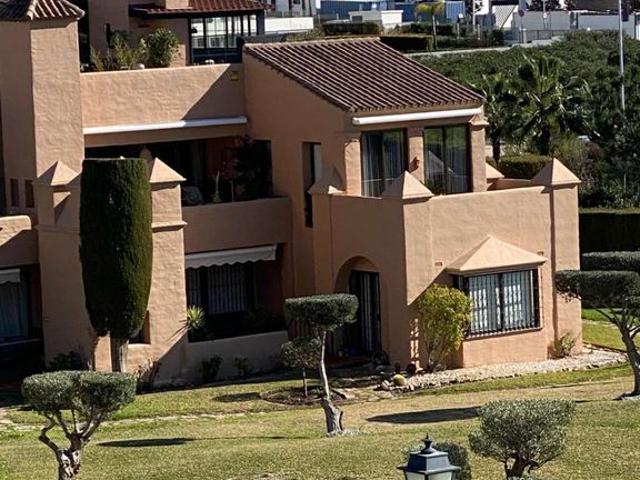 Piso de alto standing de 180 m2 en venta en Estepona, España