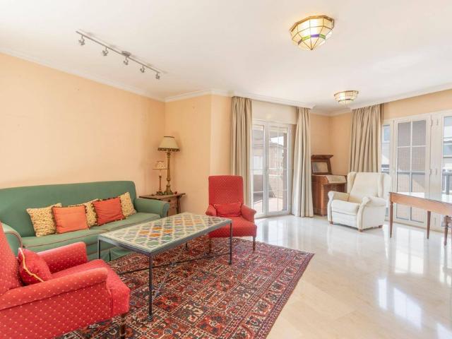 Piso de alto standing de 181 m2 en venta en Granada, España