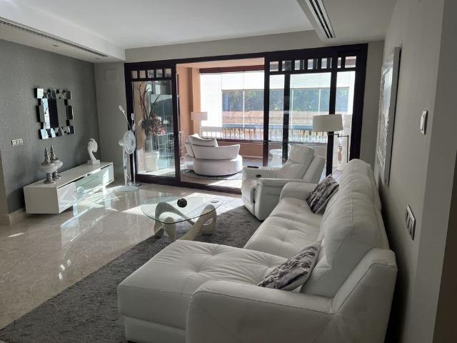 Piso de alto standing de 196 m2 en venta en Marbella, Andalucía