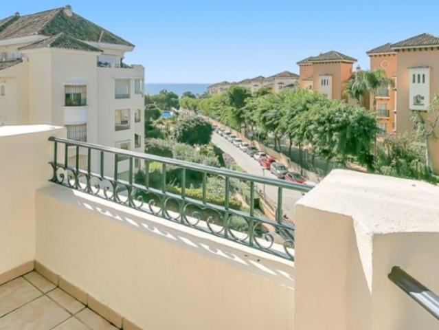 Piso de alto standing de 190 m2 en venta en Las Chapas Alicate Playa, Marbella, Andalucía