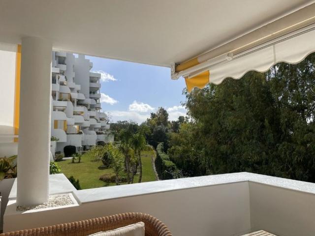 Piso de alto standing de 191 m2 en venta en Nueva Atalaya, Estepona, Málaga, Andalucía