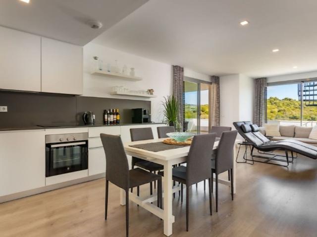 Piso de alto standing de 206 m2 en venta en Atalaya Isdabe, Estepona, Andalucía
