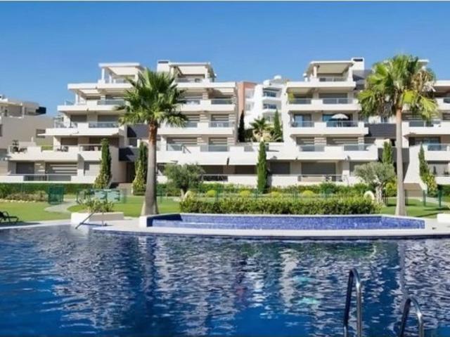 Piso de alto standing de 200 m2 en venta en Playa Bajadilla Puertos, Marbella, Andalucía