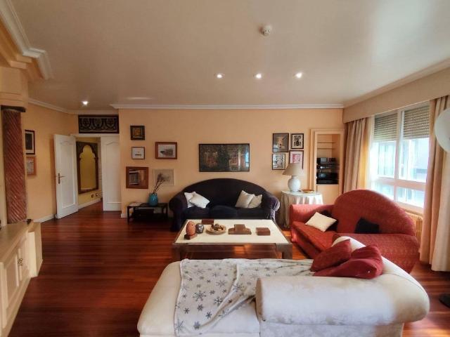 Piso de alto standing de 217 m2 en venta en Orense, España