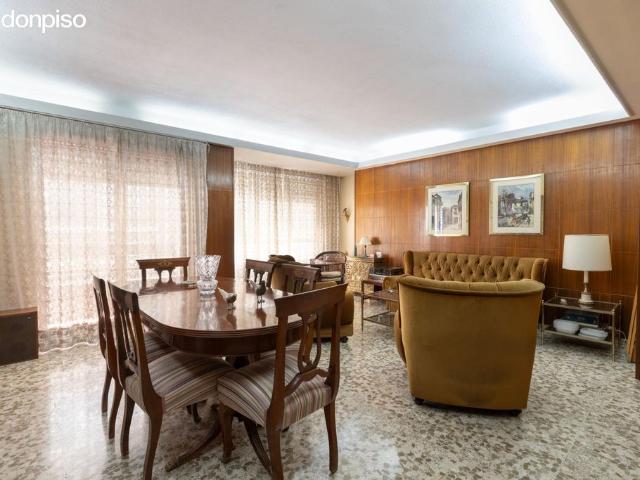 Piso de alto standing de 225 m2 en venta en Granada, España