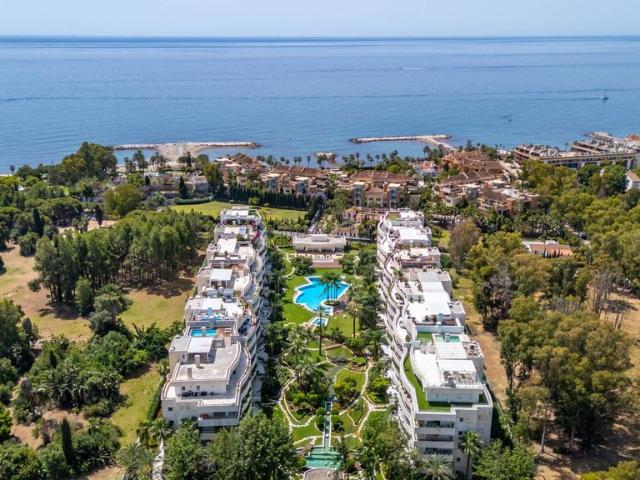 Piso de alto standing de 225 m2 en venta en Puerto Banús, Andalucía