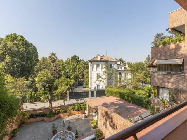 Piso de alto standing de 230 m2 en venta en Granada, España