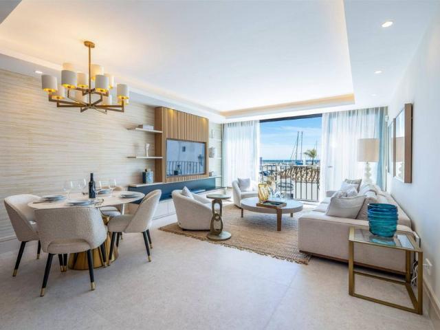 Piso de alto standing de 232 m2 en venta en Marbella, Andalucía