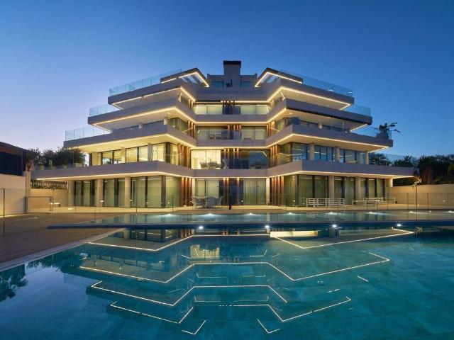 Piso de alto standing de 232 m2 en venta en Estepona, España