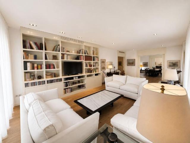 Piso de alto standing de 254 m2 en venta en Sabadell, España