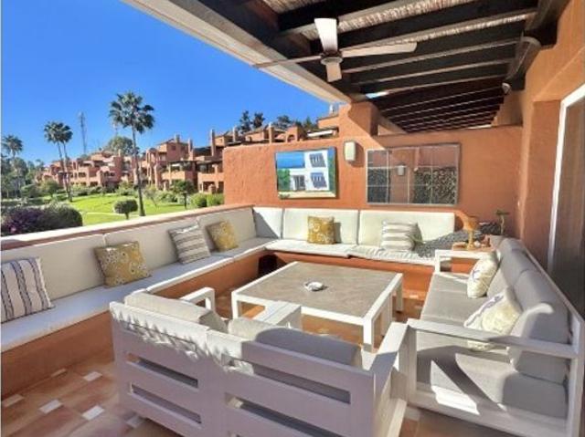 Piso de alto standing de 255 m2 en venta en Atalaya Isdabe, Estepona, Andalucía