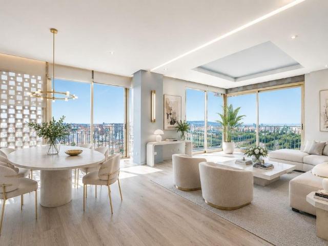 Piso de alto standing de 265 m2 en venta en Barcelona, Cataluña