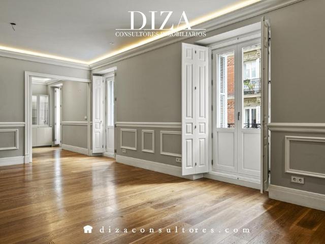 Piso de alto standing de 262 m2 en venta en Madrid, España