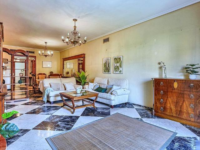 Piso de alto standing de 262 m2 en venta en Sevilla, España