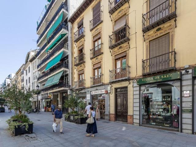 Piso de alto standing de 300 m2 en venta en Granada, Andalucía