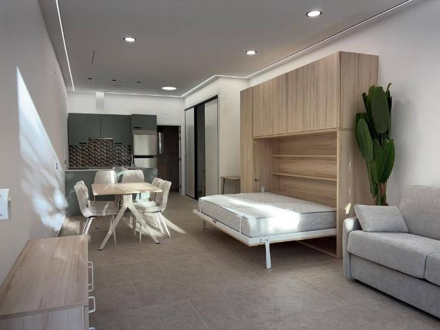 Piso de alto standing de 43 m2 en venta en Benidorm, España
