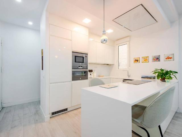 Piso de alto standing de 58 m2 en venta en Madrid, España
