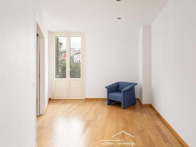 Piso de alto standing de 64 m2 en venta en Barcelona, Cataluña