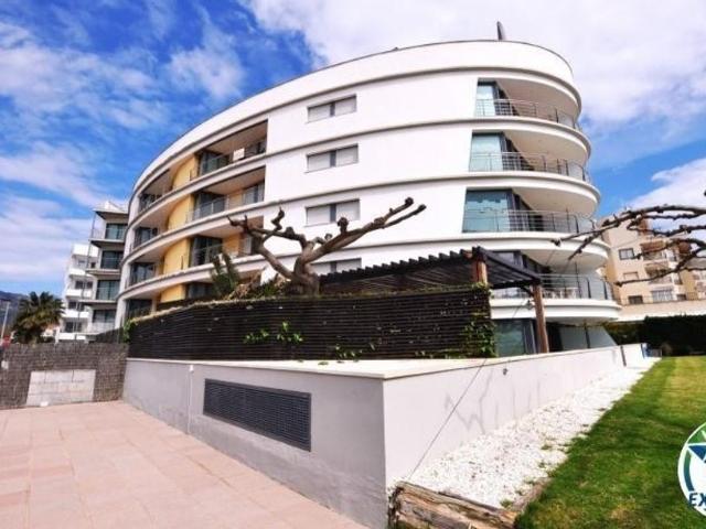 Piso de alto standing de 66 m2 en venta en Rosas, España