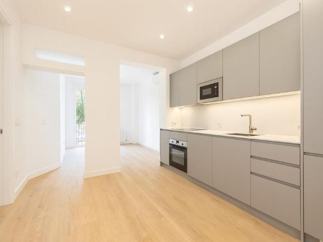 Piso de alto standing de 67 m2 en venta en Madrid, España