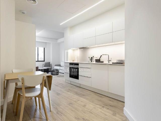 Piso de alto standing de 68 m2 en alquiler en Barcelona, Cataluña