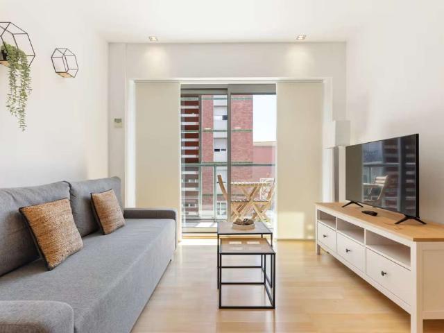 Piso de alto standing de 69 m2 en alquiler en Barcelona, Cataluña