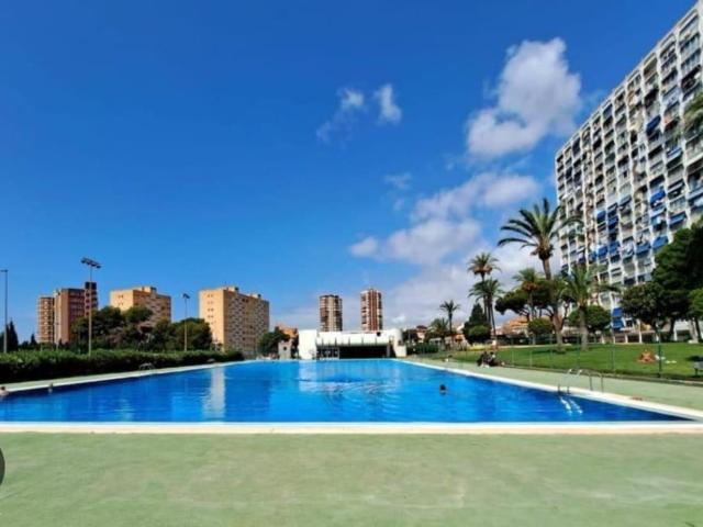 Piso de alto standing de 70 m2 en alquiler en Benidorm, España