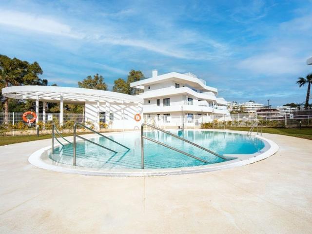 Piso de alto standing de 75 m2 en venta en Guadalobon, Estepona, Andalucía