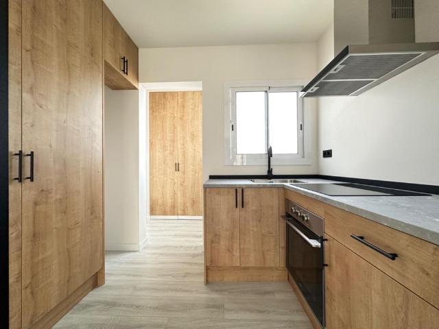 Piso de alto standing de 76 m2 en venta en Barcelona, Cataluña