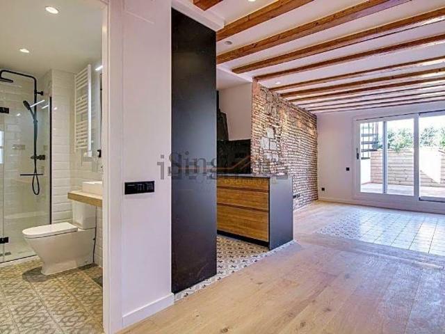 Piso de alto standing de 76 m2 en venta en Barcelona, España