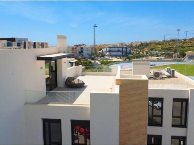 Piso de alto standing de 76 m2 en venta en Zona Calvario, Estepona, Andalucía