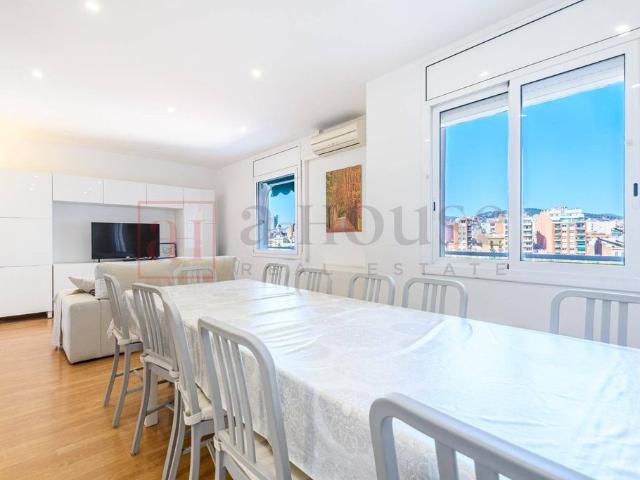 Piso de alto standing de 77 m2 en venta en Barcelona, España