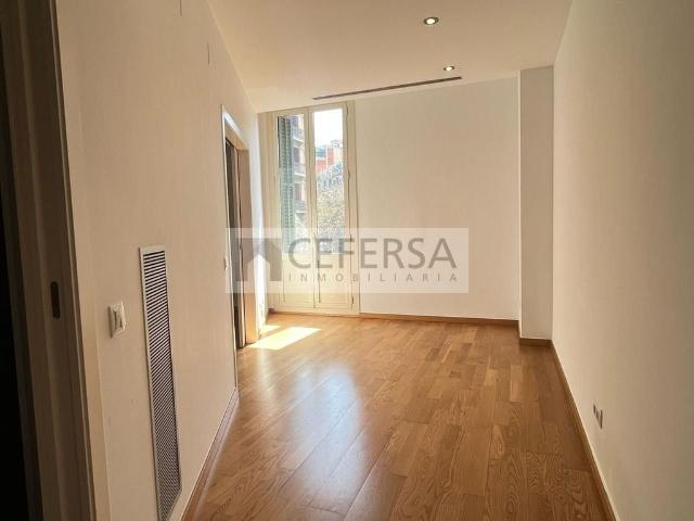 Piso de alto standing de 80 m2 en venta en Barcelona, España