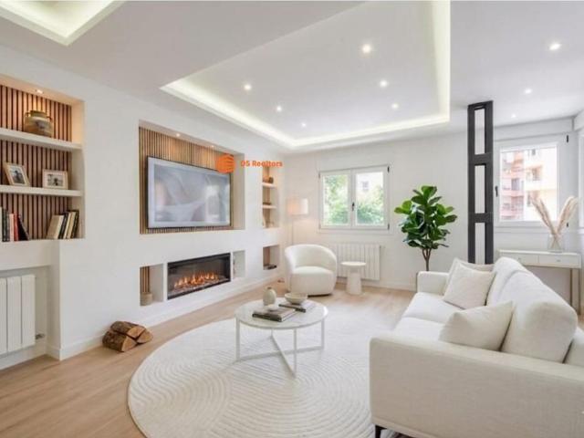 Piso de alto standing de 80 m2 en venta en Madrid, España