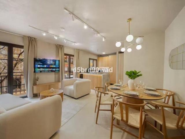 Piso de alto standing de 80 m2 en venta en Playa Bajadilla Puertos, Marbella, Andalucía