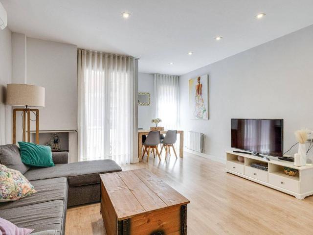 Piso de alto standing de 81 m2 en venta en Barcelona, Cataluña