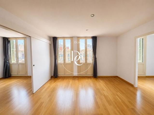 Piso de alto standing de 83 m2 en venta en Barcelona, España