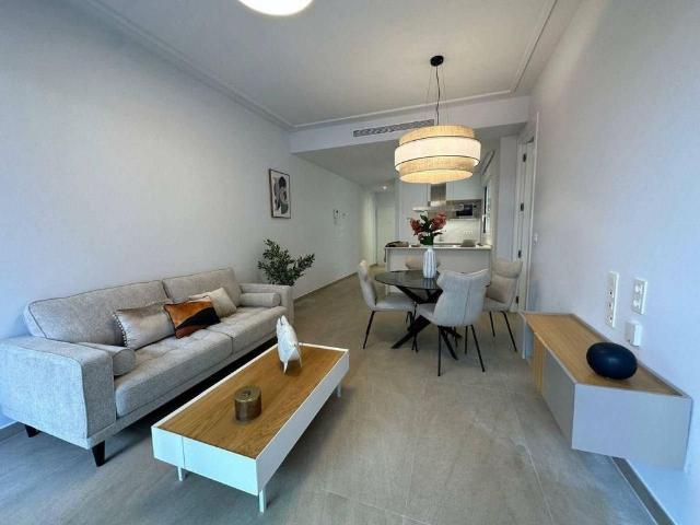 Piso de alto standing de 84 m2 en venta en Torrevieja, Comunidad Valenciana