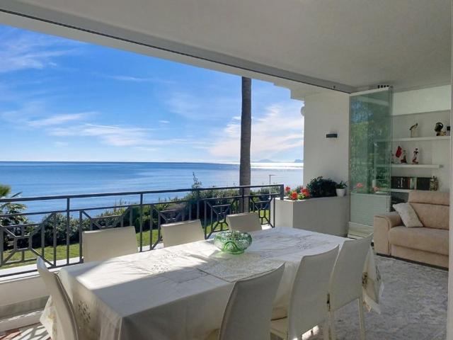 Piso de alto standing de 88 m2 en venta en Estepona, España