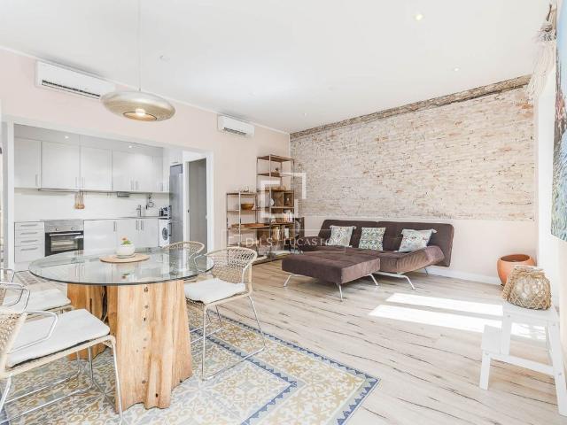 Piso de alto standing de 90 m2 en venta en Barcelona, Cataluña